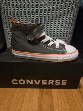 BNIB Kids Converse Chuck Taylor All Star Easy ON